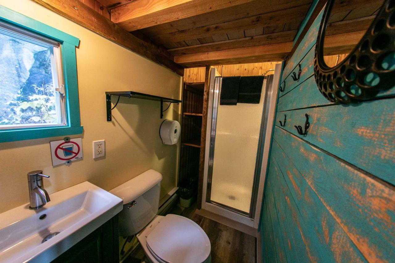 Auberge Festive Sea Shack Sainte Anne-des-Chênes Dış mekan fotoğraf